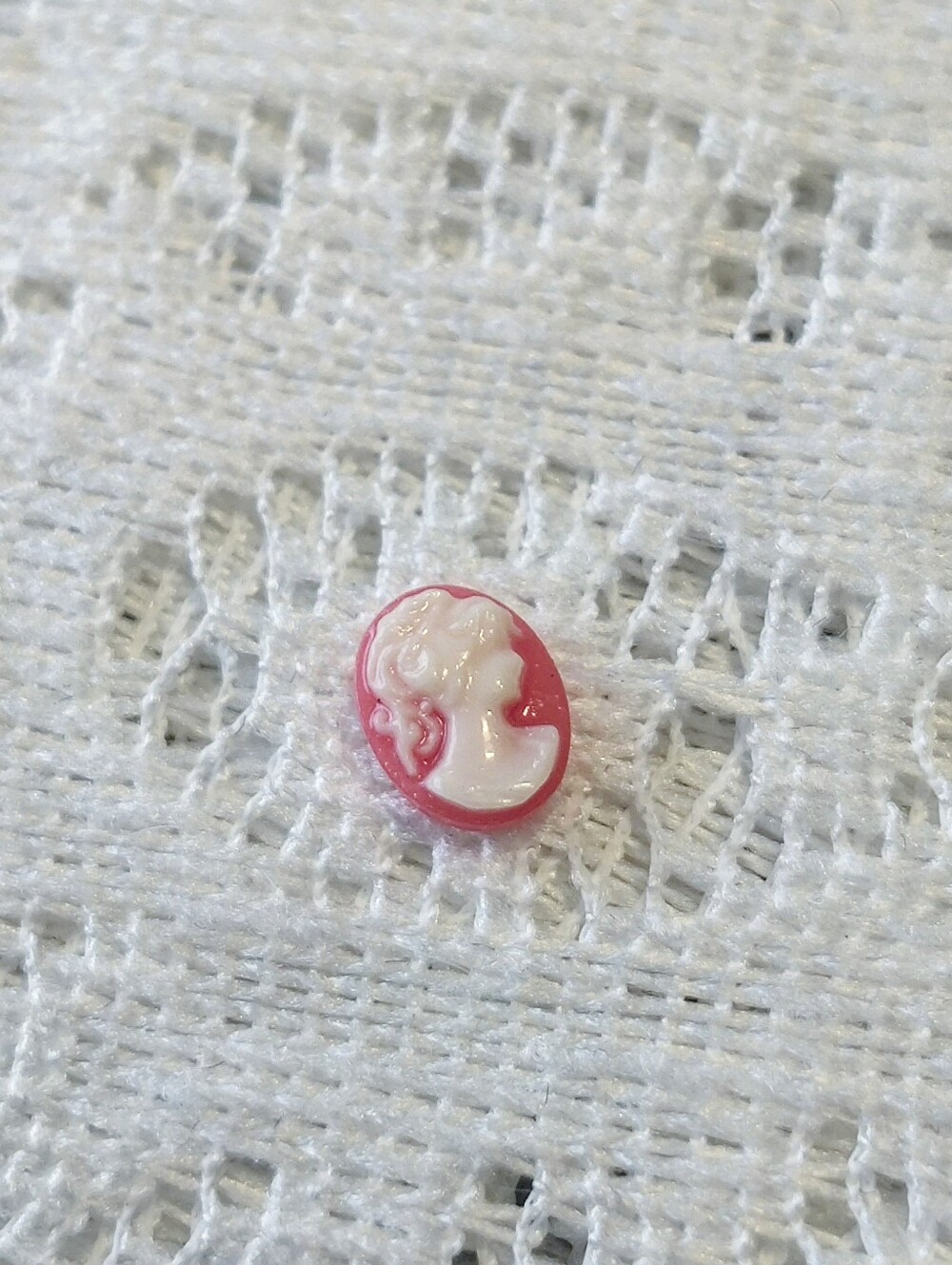 ✨ 5 for $15 ✨ SHD Charms - 🔺 Red Cameo